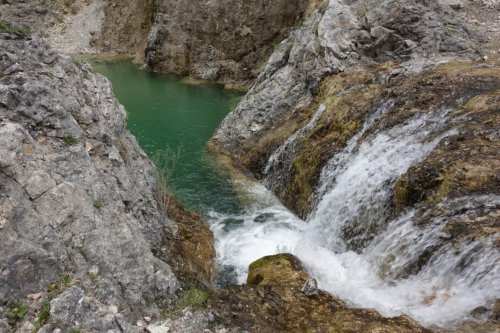 Wilde Wasserfälle mit Gumpen