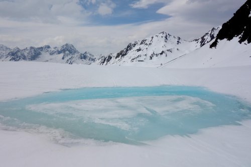 Wir entdecken einen kleinen Gletschersee