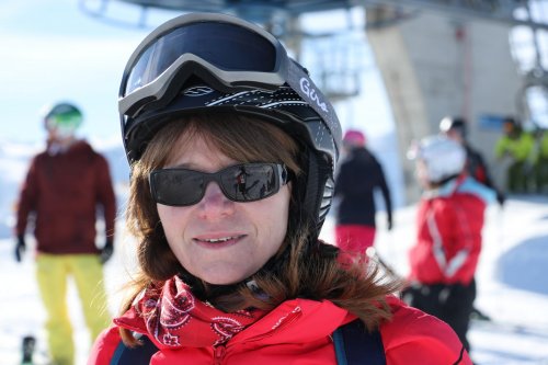 zufriedene Skifahrerin …
