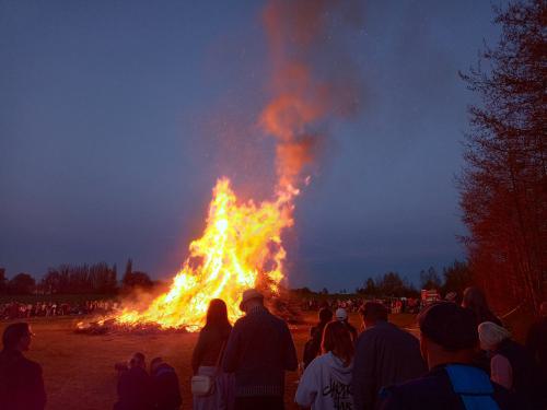 Osterfeuer in Puchheim-Ort